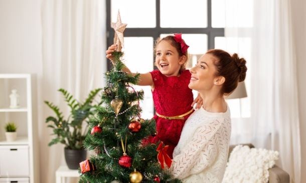 UK Christmas World - Don't Steal All The Fun, Let The Kids Decorate The Christmas Tree