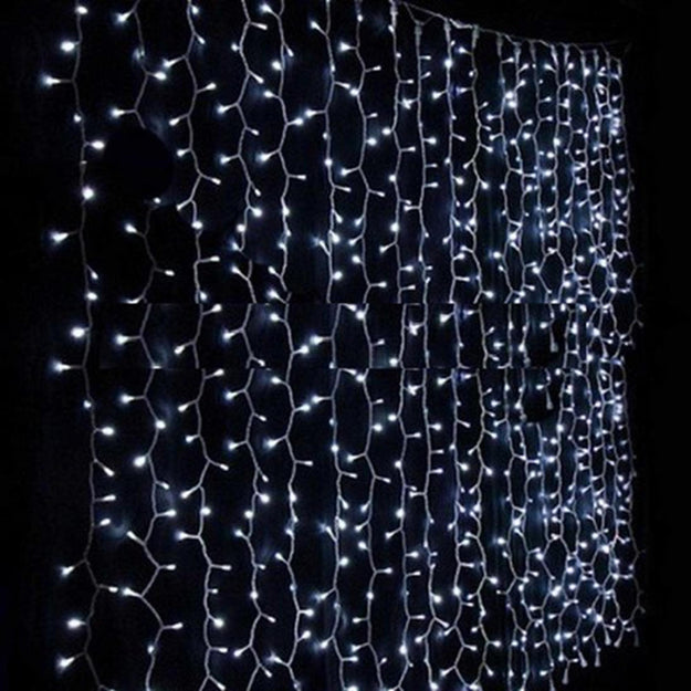 8m x 1.5m XP Extendable Curtain Light with 1,368 Ice White Twinkle LEDs